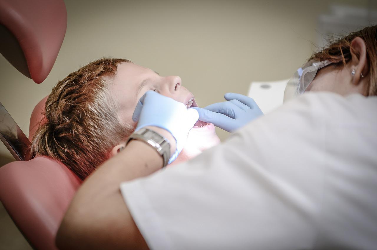 Leczenie Zębów Pod Narkozą – Nowoczesne Rozwiązanie w Stomatologii